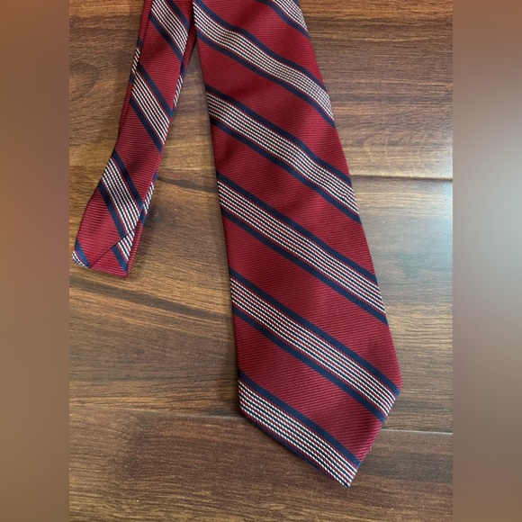 BROOKS BROTHERS Pure Silk Red and Blue Striped Men's Tie - Picture 6 of 8